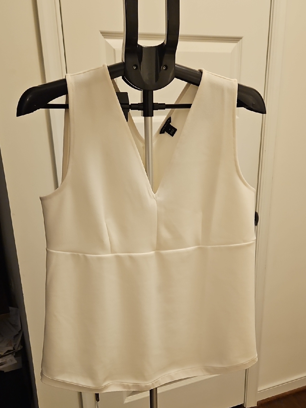 Ann Taylor Cream Sleeveless V-Neck Peplum Top